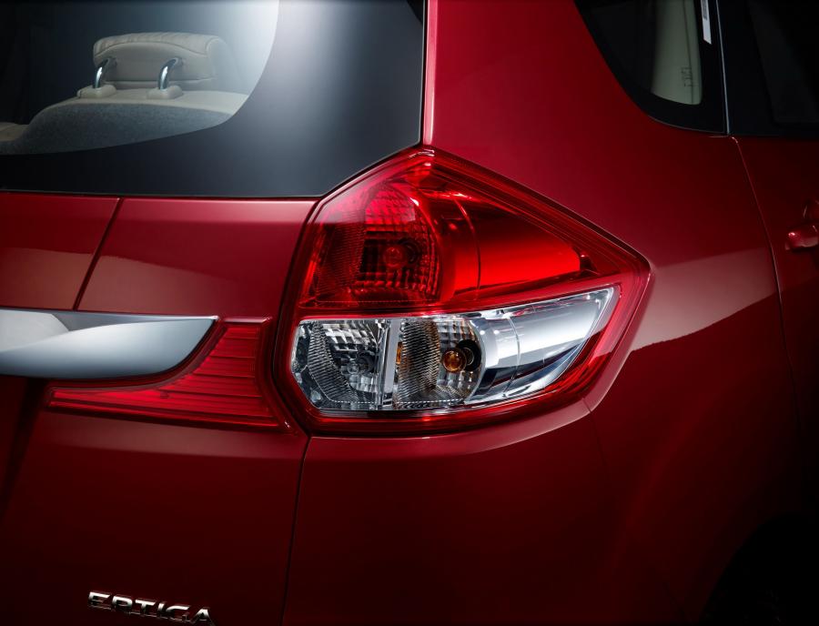 Детали экстерьера Proton Ertiga 2016 года  (фото 22 из 38)